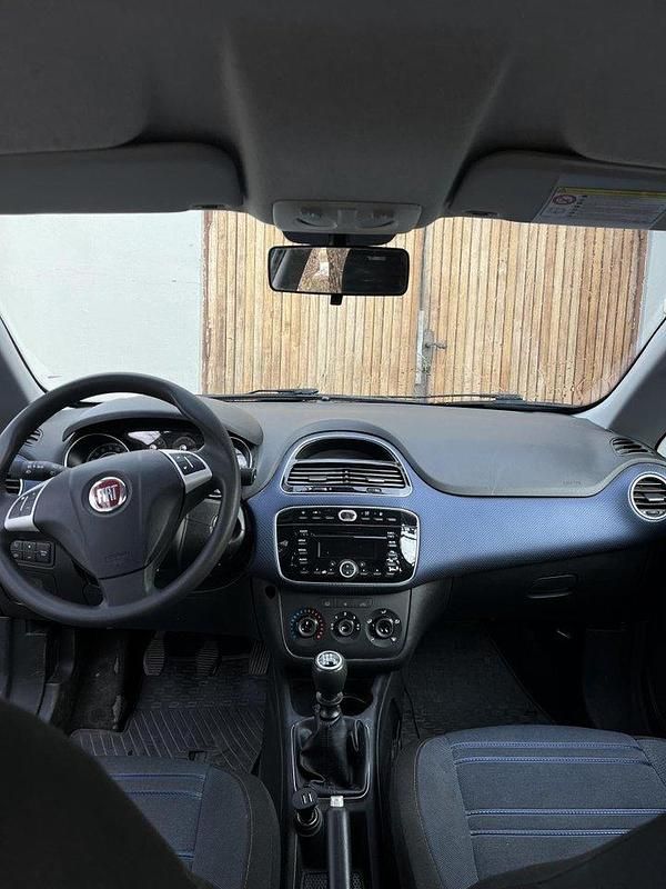 Vit Begagnad 2010 Fiat Punto Evo Dynamic Halvkombi | 35 000 kr - Bild 1/4