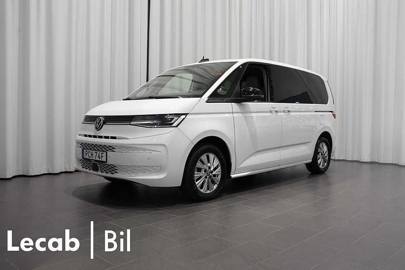 Vit (candyvit) Begagnad 2022 VW Multivan Minibuss | 539 500 kr (Marknadspris) - Bild 1/4