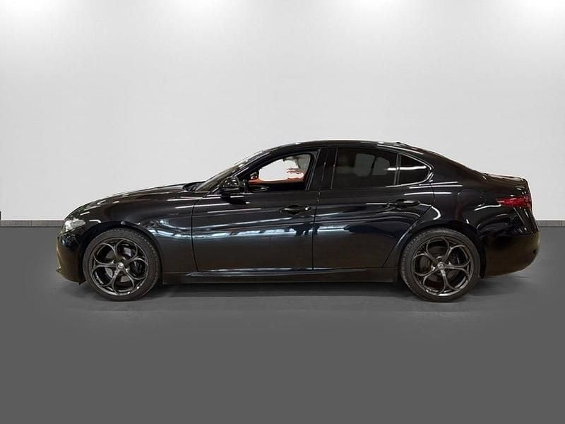 Begagnad Alfa Romeo Giulia Sprint 200 HK (147 kW) 2020 Svart Sedan