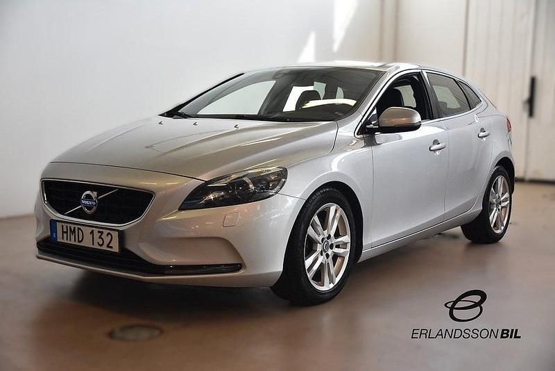 Silver Begagnad 2014 Volvo V40 Kombi | 139 900 kr (Marknadspris) - Bild 1/4