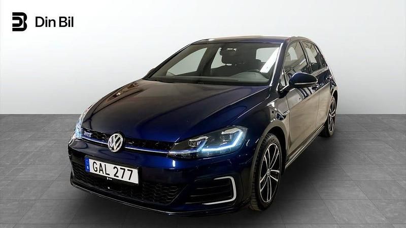 Blå Begagnad 2020 VW Golf VII GTE Halvkombi | 259 900 kr (Lite dyr) - Bild 1/4