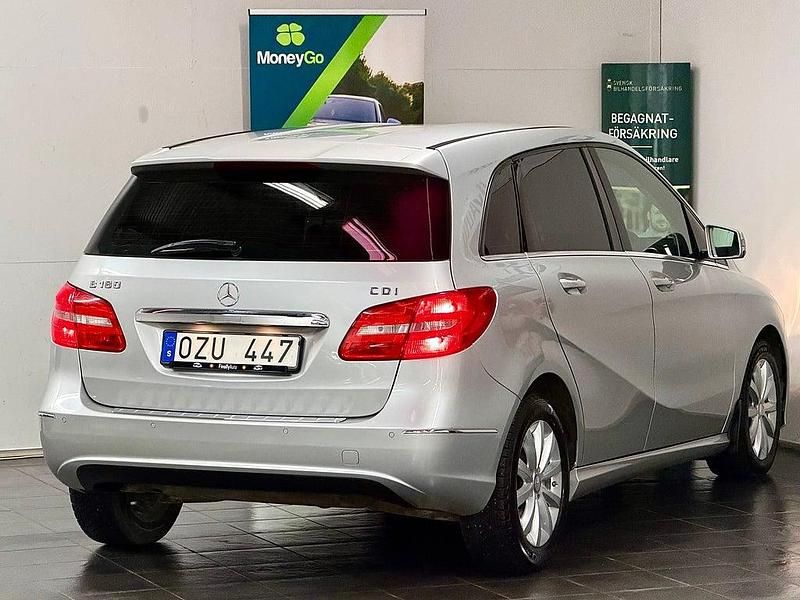 Begagnad Mercedes B180 109 HK (80 kW) 2013 Silver Minibuss