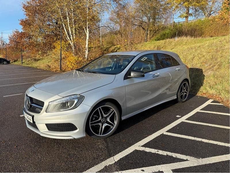 Silver Begagnad 2015 Mercedes A180 AMG line Halvkombi | 110 000 kr (Marknadspris) - Bild 1/4