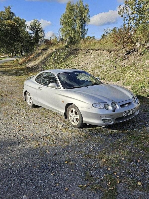 Grå Begagnad 2001 Hyundai Coupé Sportkupé | 17 500 kr - Bild 1/3