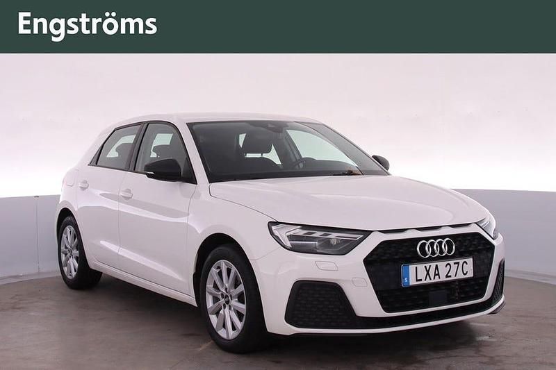 Vit Begagnad 2023 Audi A1 Sportback Proline Halvkombi | 219 000 kr (Marknadspris) - Bild 1/4