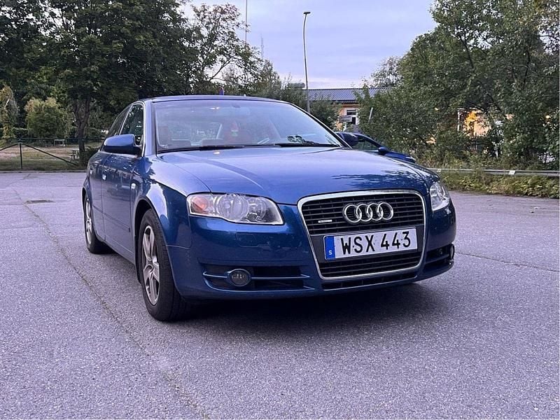 Blå Begagnad 2005 Audi A4 Comfort Sedan | 65 000 kr (Lite dyr) - Bild 1/4
