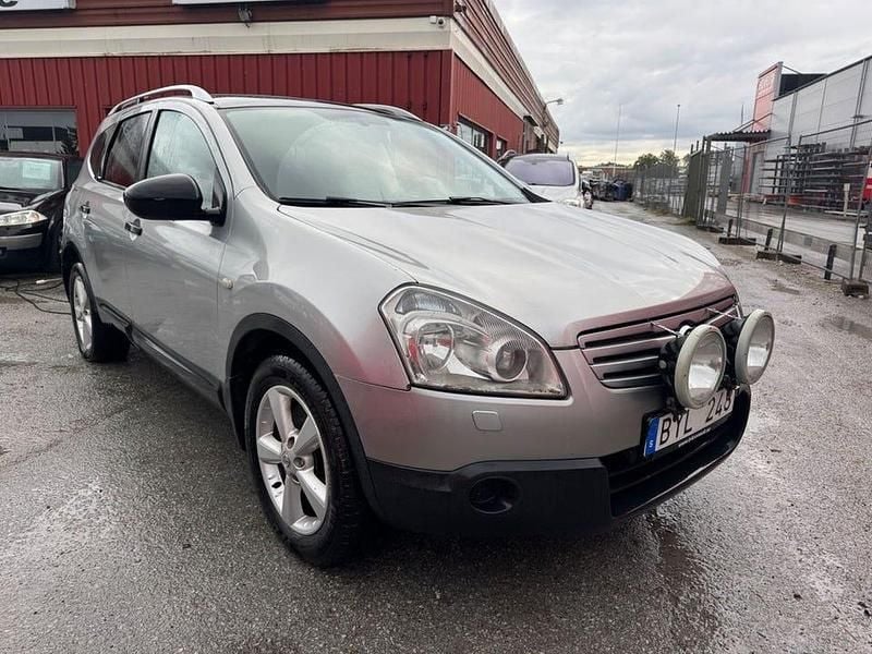 Begagnad Nissan Qashqai +2 150 HK (110 kW) 2010 Silver (silvermetallic) SUV