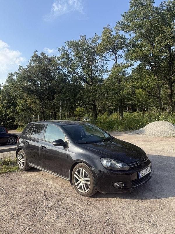 Svart Begagnad 2009 VW Golf VI Halvkombi | 40 000 kr (Superpris) - Bild 1/4