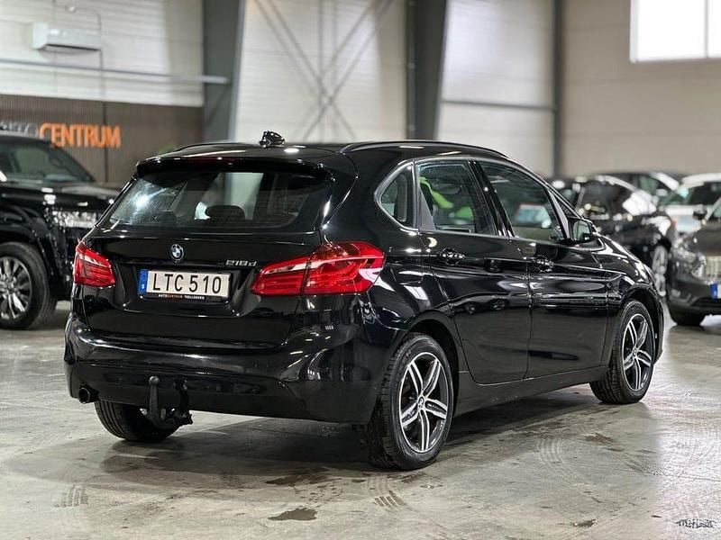 Begagnad BMW 218 Active Tourer Sport Line 150 HK (110 kW) 2015 Svart Minibuss