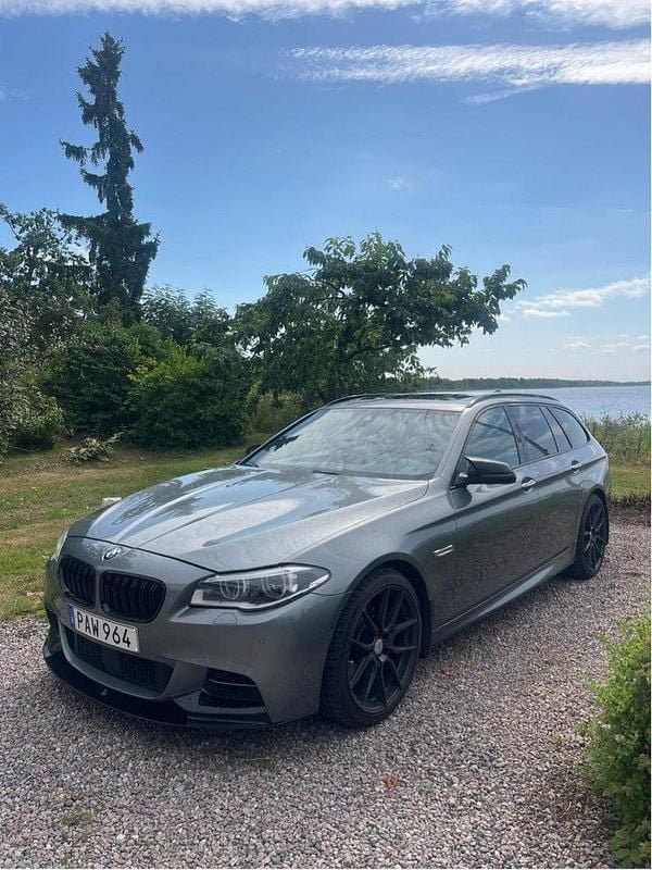 Grå Begagnad 2017 BMW 530 M Sport Kombi | 235 000 kr (Marknadspris) - Bild 1/4