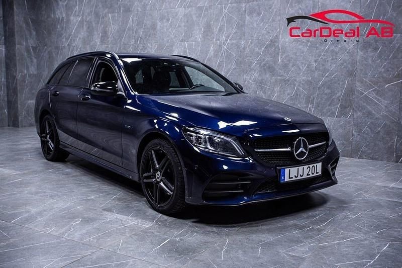 Begagnad Mercedes C300e AMG line 306 HK (225 kW) 2020 Blå Kombi