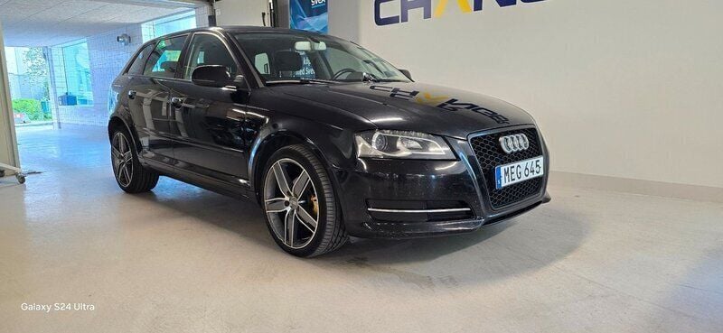 Svart Begagnad 2012 Audi A3 Sportback Attraction Halvkombi | 49 900 kr (Bra pris) - Bild 1/4