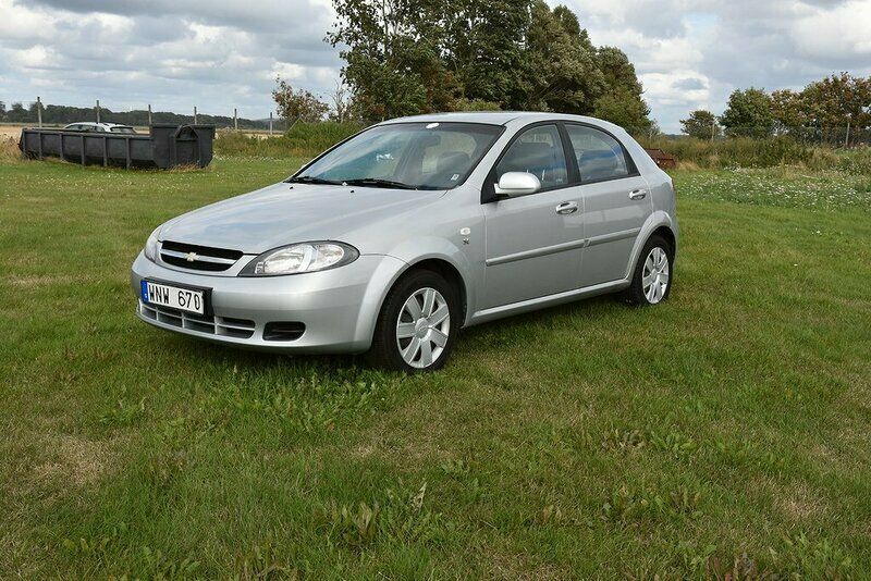 Begagnad Chevrolet Lacetti SE 96 HK (70 kW) 2005 Silver Halvkombi