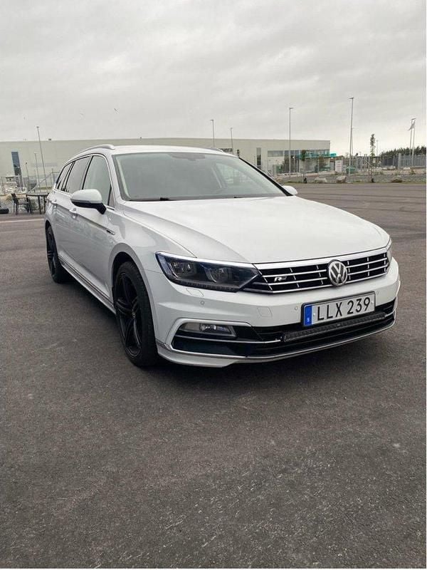 Vit Begagnad 2017 VW Passat GT Kombi | 152 900 kr (Marknadspris) - Bild 1/4