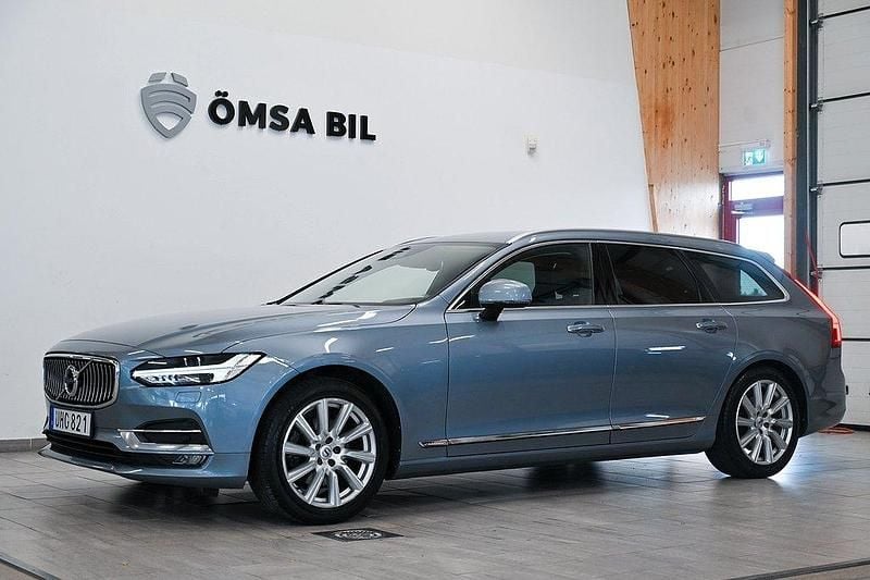 Ljusblå (blå) Begagnad 2016 Volvo V90 Inscription Kombi | 268 800 kr (Marknadspris) - Bild 1/4