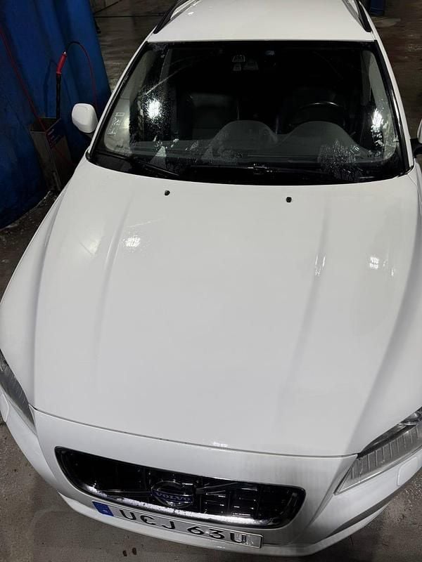 Vit Begagnad 2012 Volvo V70 Kombi | 69 999 kr (Bra pris) - Bild 1/4