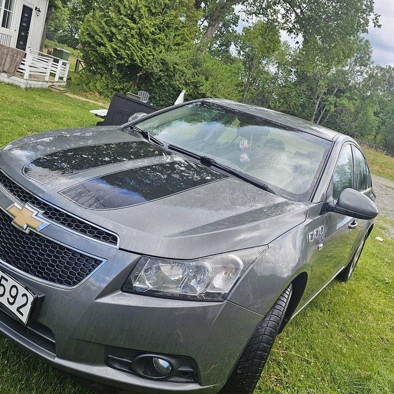 Grå Begagnad 2010 Chevrolet Cruze Sedan | 38 000 kr (Bra pris) - Bild 1/4