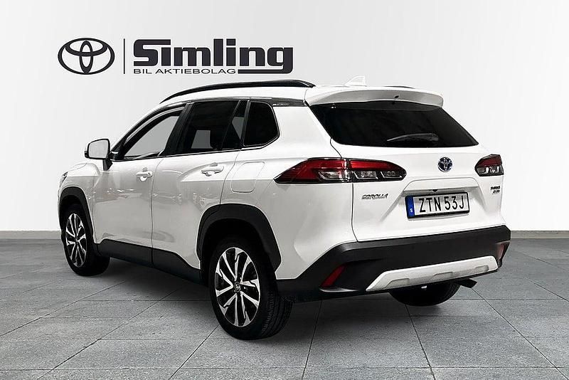 Begagnad Toyota Corolla Cross Style 197 HK (144 kW) 2022 Vit SUV