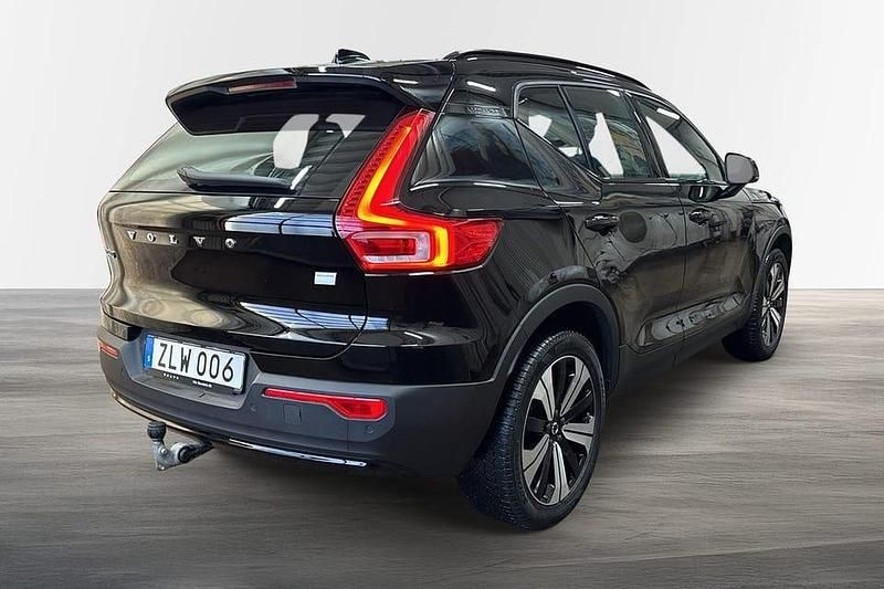 Begagnad Volvo XC40 Core 175 kW (238 HK) 2023 Svart SUV