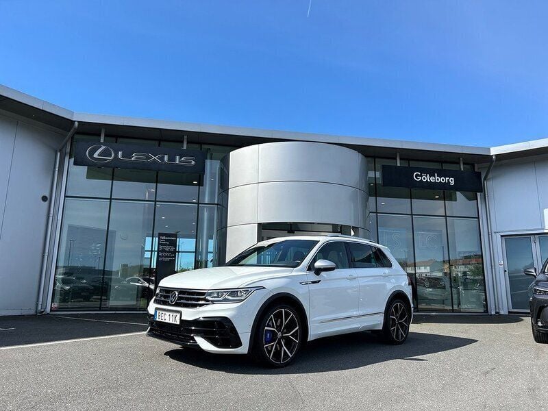 Vit (vit metallic) Begagnad 2021 VW Tiguan R SUV | 475 000 kr (Marknadspris) - Bild 1/4