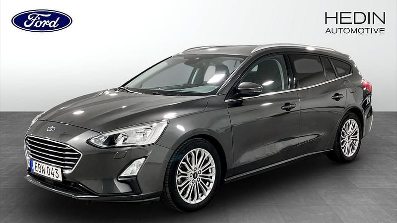 Grå (grey) Begagnad 2018 Ford Focus Titanium Kombi | 179 900 kr (Marknadspris) - Bild 1/4