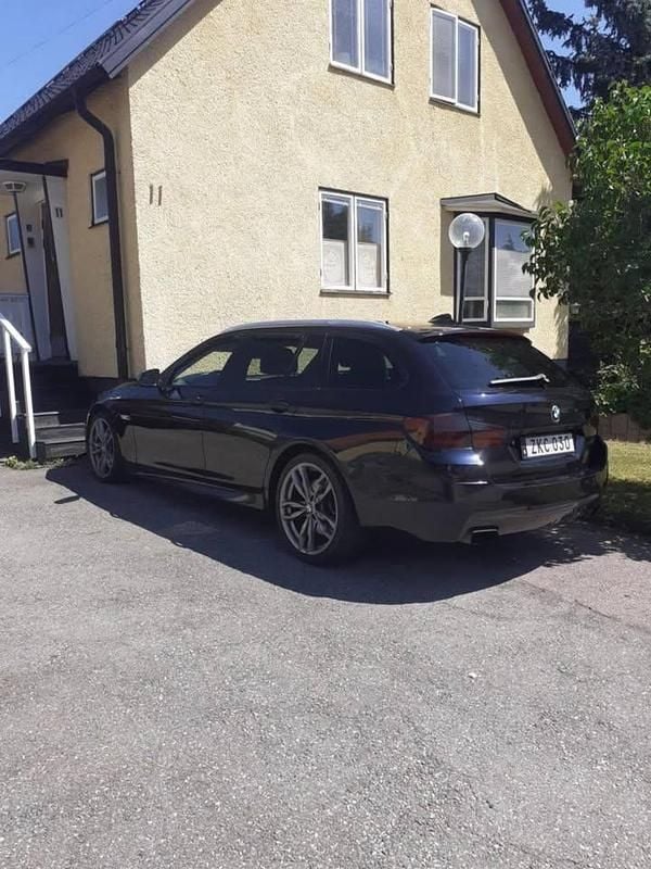 Begagnad BMW M550 381 HK (280 kW) 2012 Blåsvart Sedan