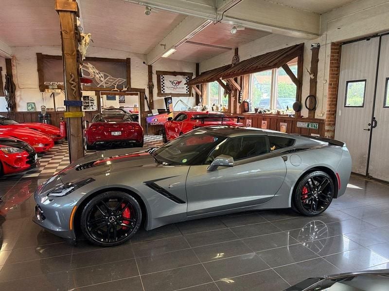 Grå Begagnad 2016 Chevrolet Corvette C7 Sportkupé | 729 000 kr - Bild 1/4