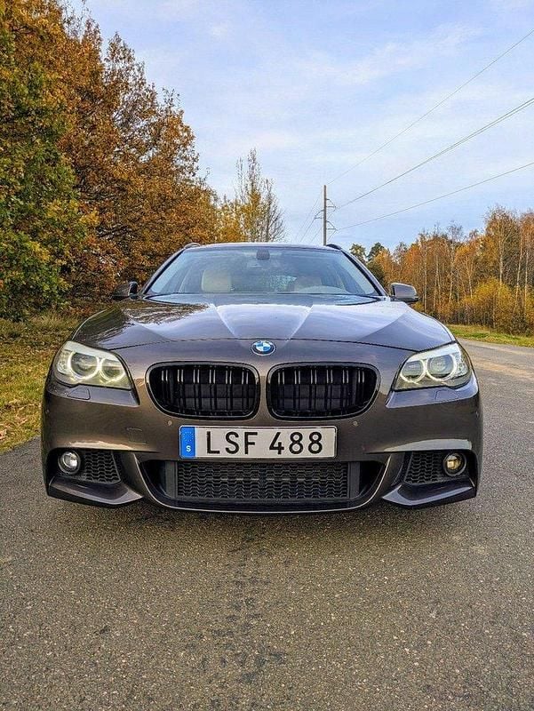 Brun Begagnad 2011 BMW 520 Sport Line Kombi | 109 000 kr (Marknadspris) - Bild 1/4
