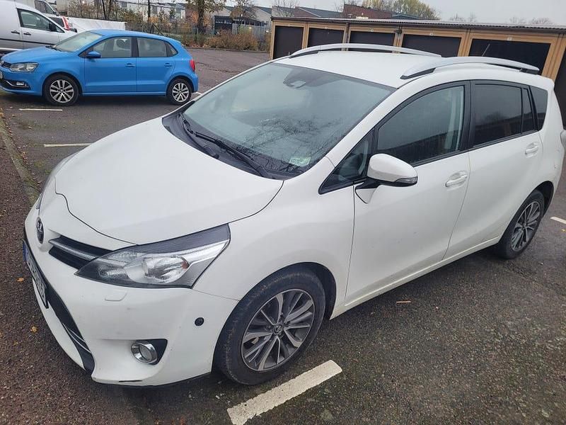 Begagnad 2016 Toyota Verso Minibuss | 129 500 kr (Marknadspris) - Bild 1/4