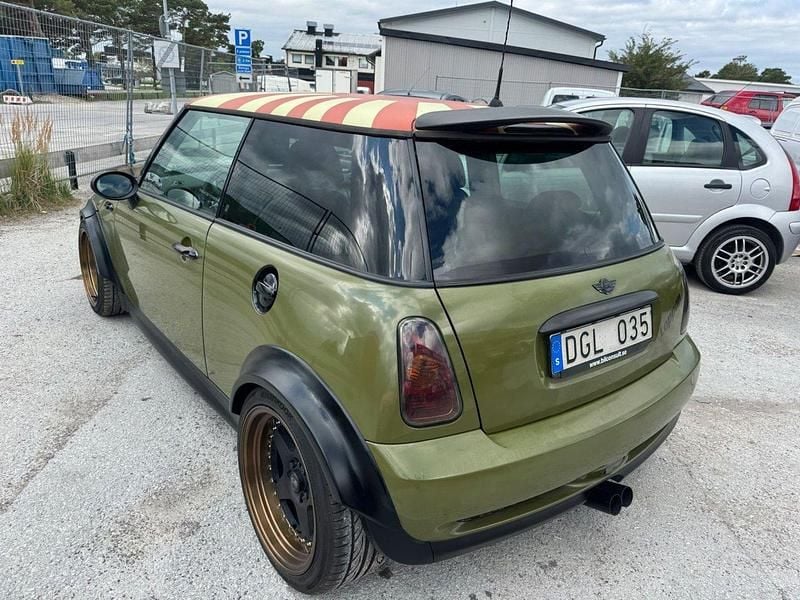 Blå Begagnad 2004 Mini Cooper S Halvkombi | 59 830 kr (Lite dyr) - Bild 1/4