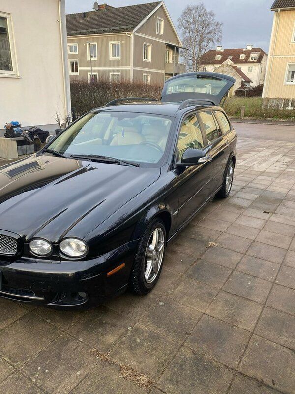 Svart Begagnad 2009 Jaguar X-type Kombi | 59 900 kr - Bild 1/4