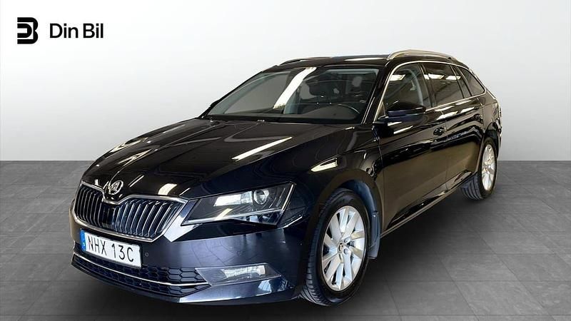 Svart Begagnad 2019 Skoda Superb Style Kombi | 259 900 kr (Marknadspris) - Bild 1/4