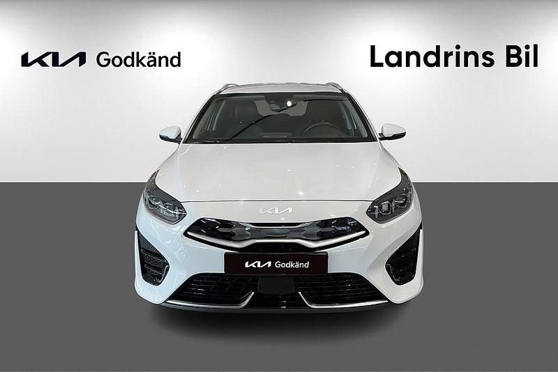 Begagnad Kia Ceed Sportswagon Advance 141 HK (103 kW) 2024 Vit Kombi