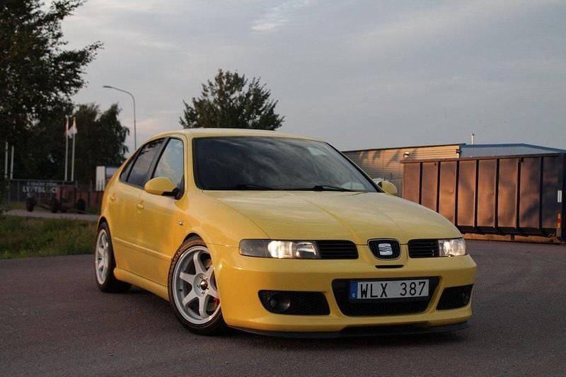 Gul Begagnad 2004 Cupra Leon Halvkombi | 86 000 kr - Bild 1/4