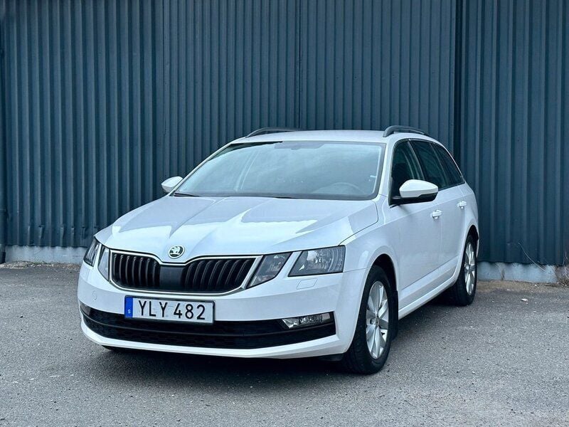 Vit Begagnad 2018 Skoda Octavia G-TEC Kombi | 159 000 kr - Bild 1/4