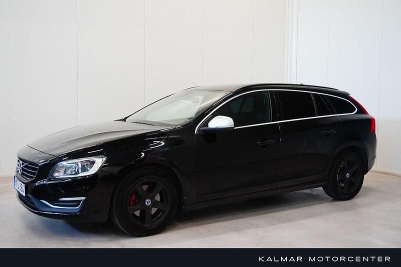 Svart Begagnad 2015 Volvo V60 Momentum Kombi | 154 900 kr (Marknadspris) - Bild 1/4
