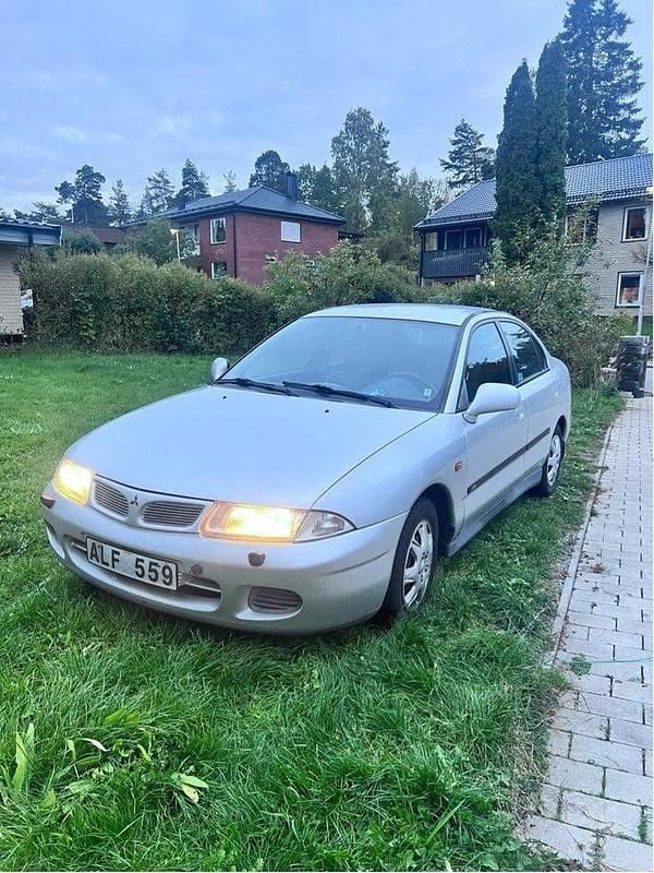 Begagnad 1997 Mitsubishi Carisma Sedan | 28 000 kr - Bild 1/4