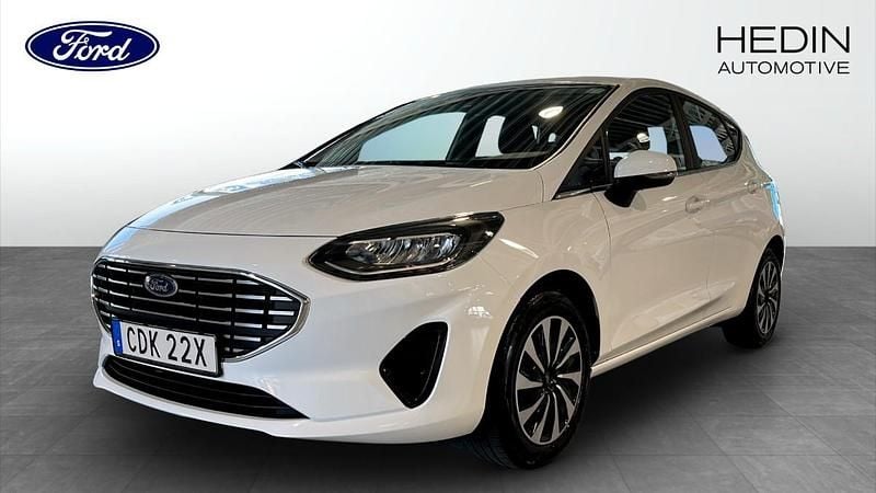 Vit (white) Begagnad 2022 Ford Fiesta Titanium Halvkombi | 164 900 kr (Marknadspris) - Bild 1/4