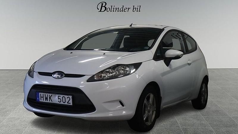 Begagnad Ford Fiesta Trend 82 HK (60 kW) 2008 Vit Halvkombi