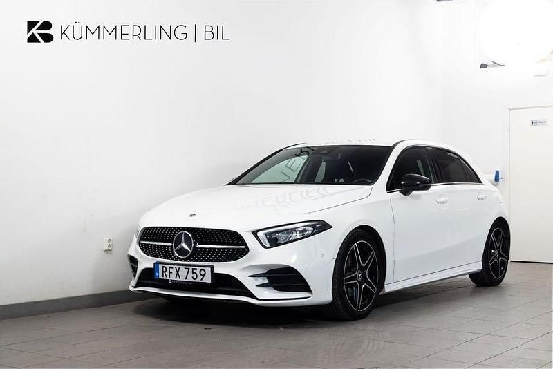 Vit Begagnad 2022 Mercedes A180 AMG Halvkombi | 269 900 kr (Marknadspris) - Bild 1/4