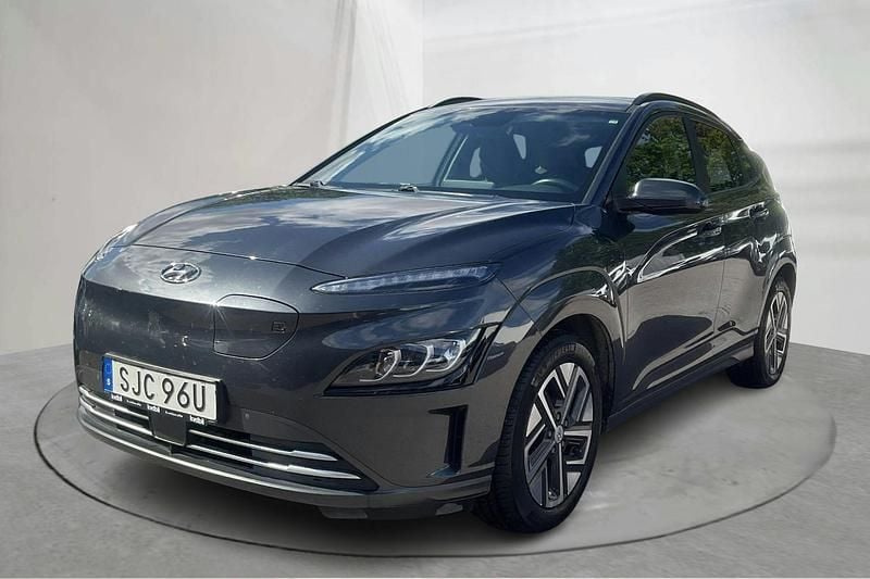 Grå Begagnad 2021 Hyundai Kona SUV | 230 000 kr (Marknadspris) - Bild 1/4