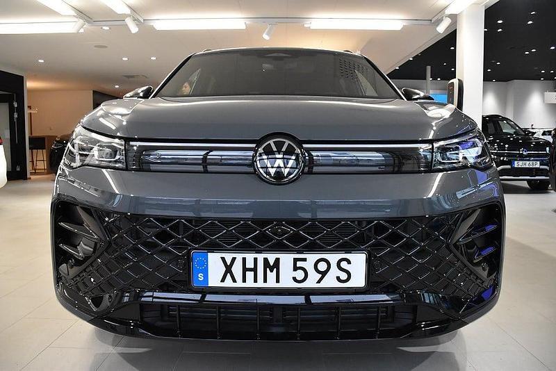 Ny VW Tiguan R-line Edition 194 HK (142 kW) 2025 Mörkgrå SUV