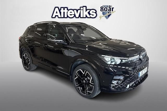 Svart Begagnad 2024 VW Tiguan R-line SUV | 539 900 kr (Dyr) - Bild 1/4