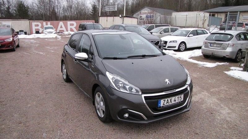 Mörkgrå Begagnad 2017 Peugeot 208 Halvkombi | 64 000 kr (Marknadspris) - Bild 1/4