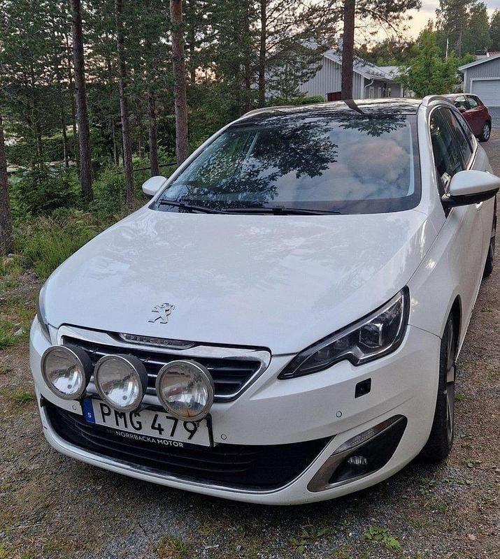 Vit Begagnad 2014 Peugeot 308 Allure Kombi | 53 000 kr (Bra pris) - Bild 1/4