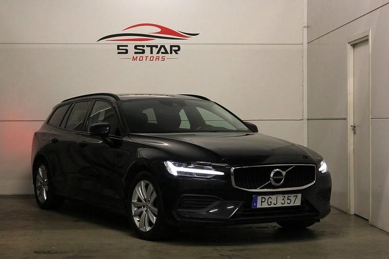 Svart Begagnad 2018 Volvo V60 Momentum Kombi | 189 900 kr (Marknadspris) - Bild 1/4