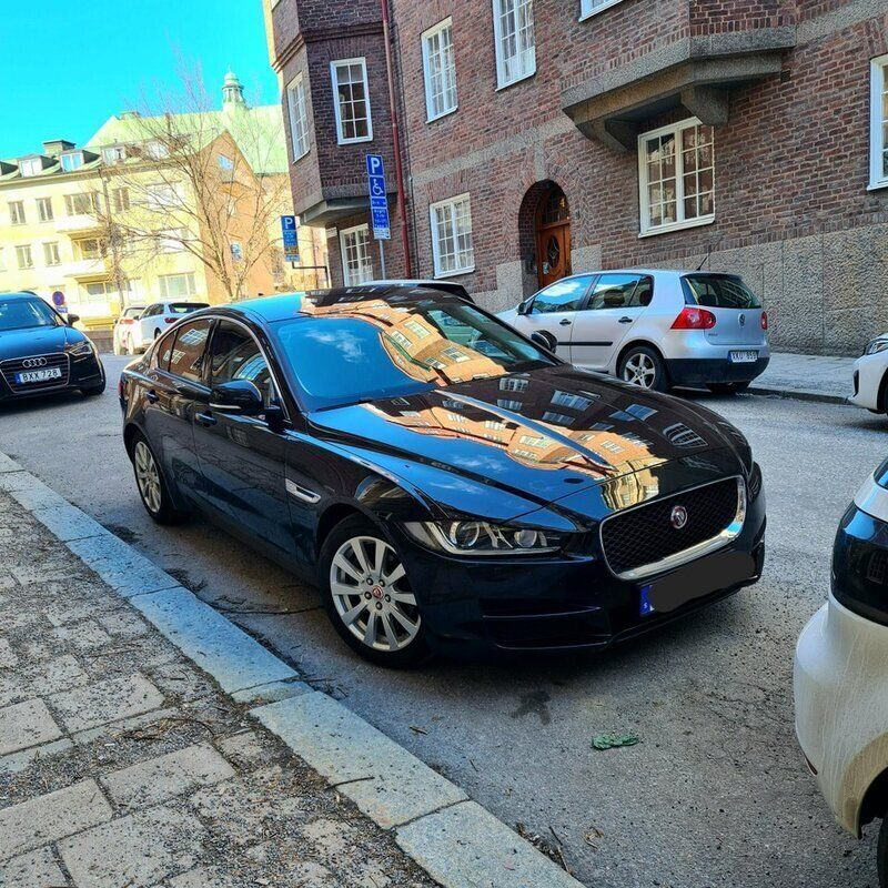 Svart Begagnad 2016 Jaguar XE Sedan | 163 000 kr (Marknadspris) - Bild 1/3