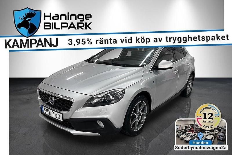 Silver Begagnad 2015 Volvo V40 CC Ocean Race Kombi | 149 995 kr (Marknadspris) - Bild 1/2