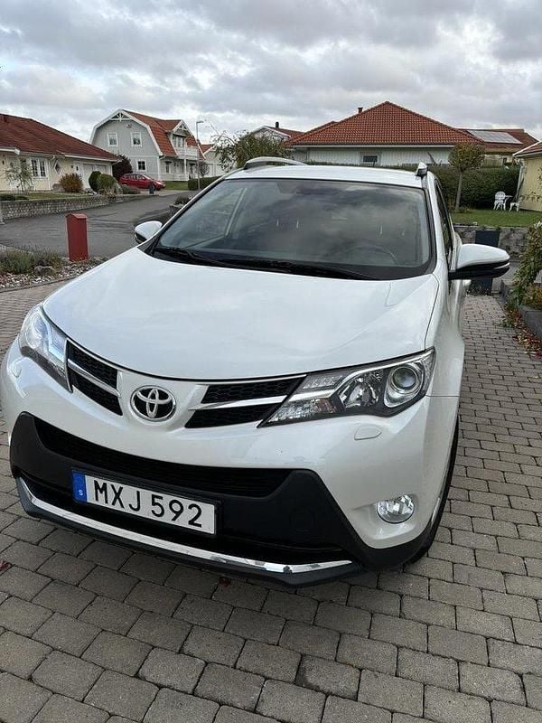 Vit Begagnad 2013 Toyota RAV4 Active SUV | 122 000 kr (Bra pris) - Bild 1/4