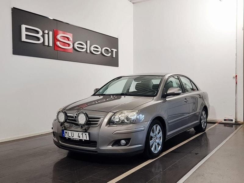 Ljusbrun Begagnad 2006 Toyota Avensis Sedan | 57 900 kr (Marknadspris) - Bild 1/4